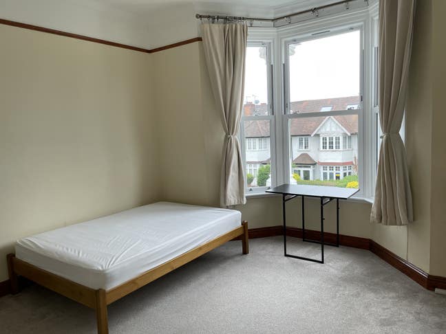 Huge Sunny Double Room Near Tube - All Inclusive Main Photo