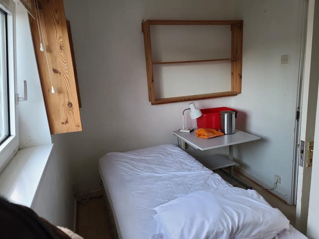 Single room close to hospital and university Main Photo