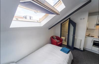 Compact Studio Available Asap Next to Uob Main Photo