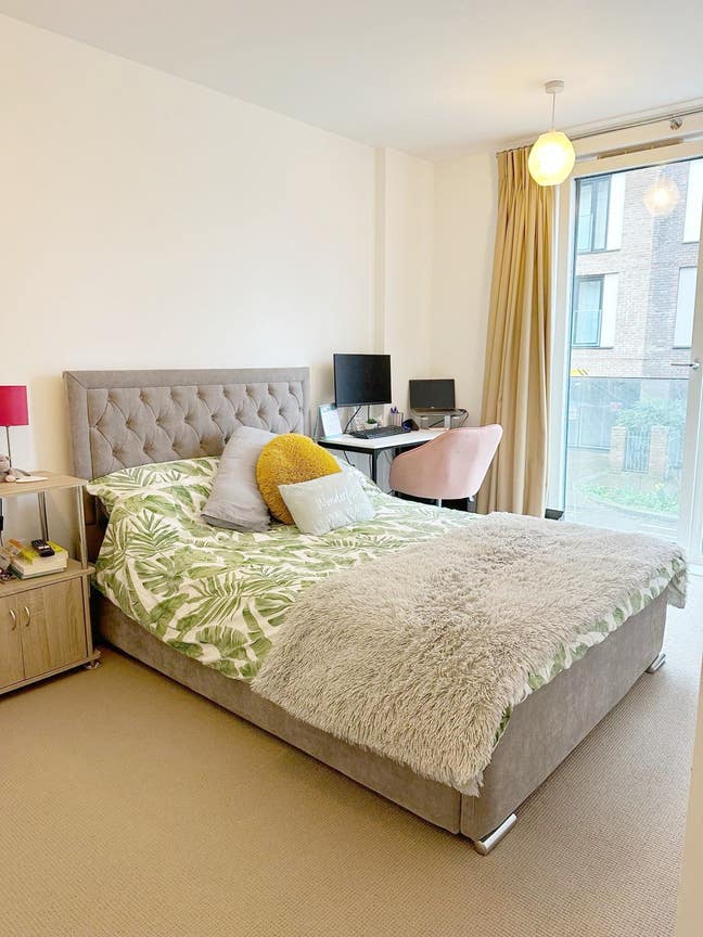 Double Bedroom with Ensuite. Beautiful Bright Flat Main Photo