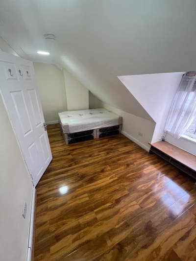 🚨 Huge Double Rooms – Move in  Soon! 🚨 Main Photo