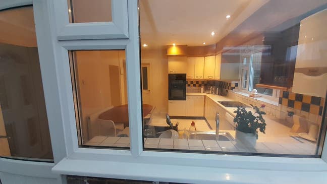 Large Double Room in a  Detached House  Main Photo