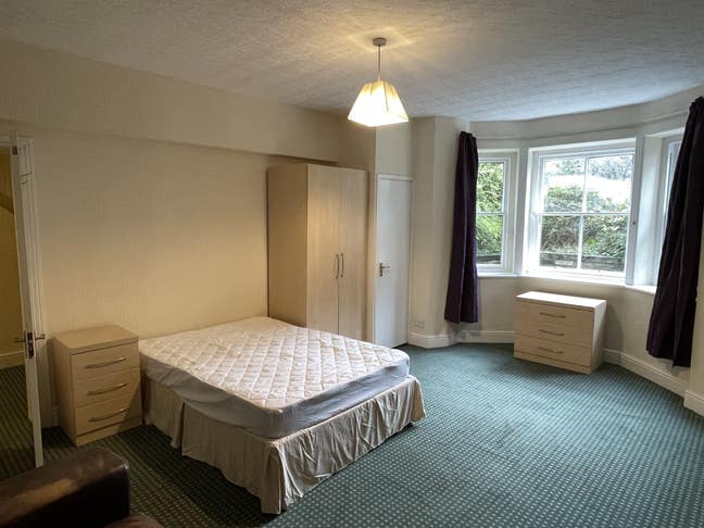 Large double room fully furnished High Standard Main Photo