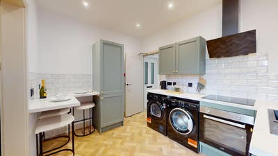 Final Room -New Hmo Within Derby City Centre  Main Photo