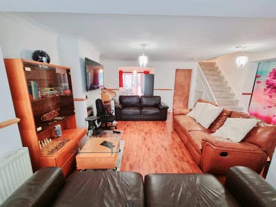 Lodger for Beautiful Double Room in Large House.. Main Photo