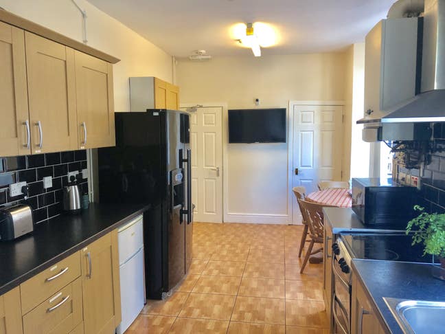 Large room avail immed near Swan Centre Yardley Main Photo