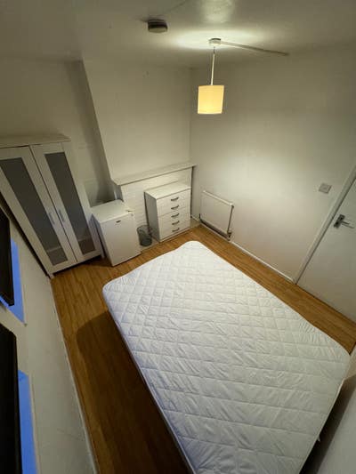 Nice Room Available **Pollards Hill** Main Photo