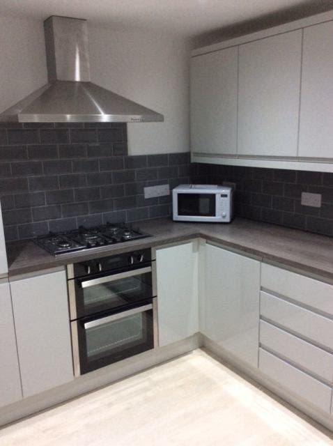 Double En-suite room avaialble now Huntly Road L7 Main Photo