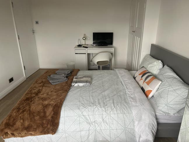 Two spacious double bedrooms to rent  Main Photo