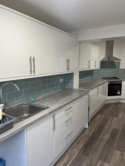 Double rooms in fully renovated house with cleaner Main Photo