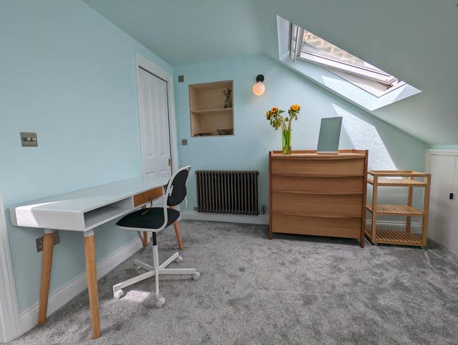 Bright Ensuite Loft Room – Females Only Main Photo
