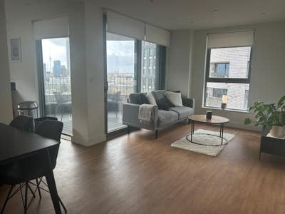 Beautiful double in North Acton with own bathroom Main Photo