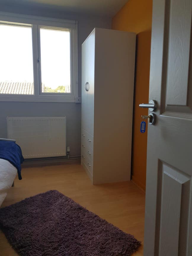 Single room at White Petal House near QEH Main Photo