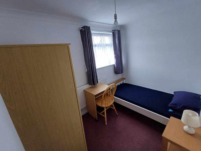  Furnished room for rent in Sydenham Main Photo