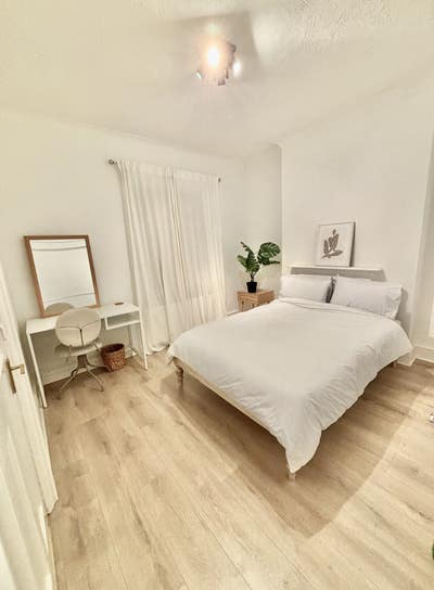 Double bedroom (Furnished and Ensuite)  Main Photo