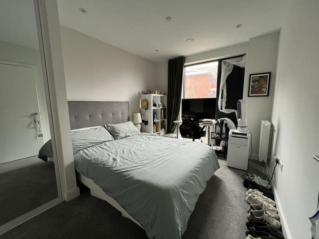 Double room in modern apartment by Kew Bridge Main Photo