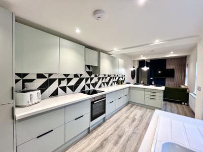 Recently Refurbished all En-suite Property Main Photo