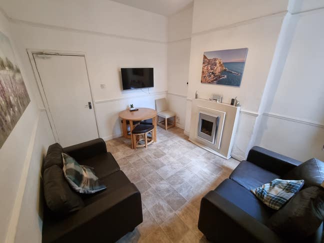  Ensuite Bedroomed House  -  Students  only Main Photo