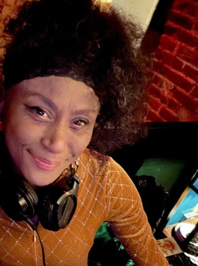 Room wanted in happy home Apr Main Photo