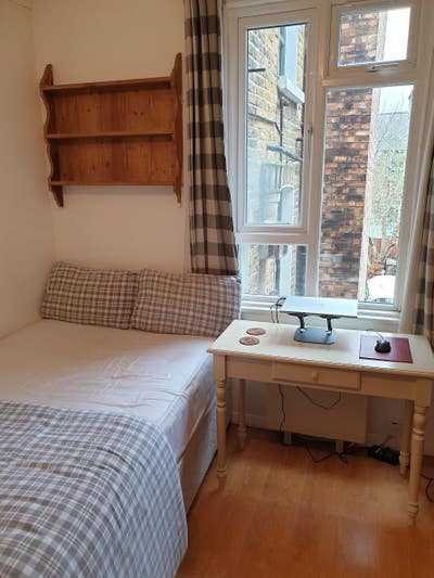 19 Jul Self cont. small Studio w open plan kitchen Main Photo