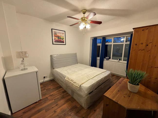 1 large double bed to rent in Mitcham Eastfields Main Photo