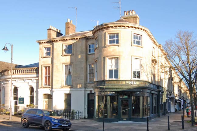 Big Rooms, Private Bathrooms, Space to Live & Work Main Photo