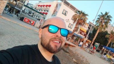 house with living room and garden Main Photo