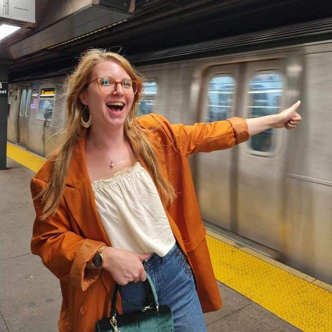 Friendly, clean and tidy woman looking for home Main Photo