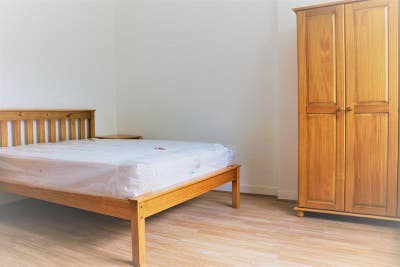 Lovely double room and living room to let Main Photo