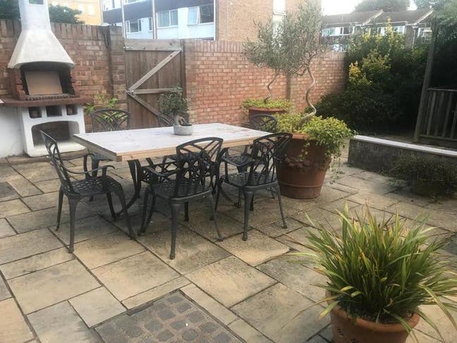 Double room to rent near Brentwood High Street Main Photo