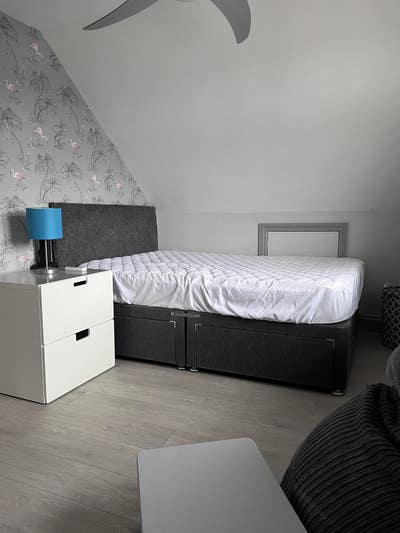 Good sized double room in a shared house  Main Photo