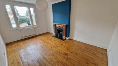 3 Bedroom flat in Bounds Green Main Photo