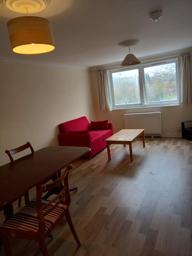 Spacious One Bed Flat, Just Decorated Main Photo