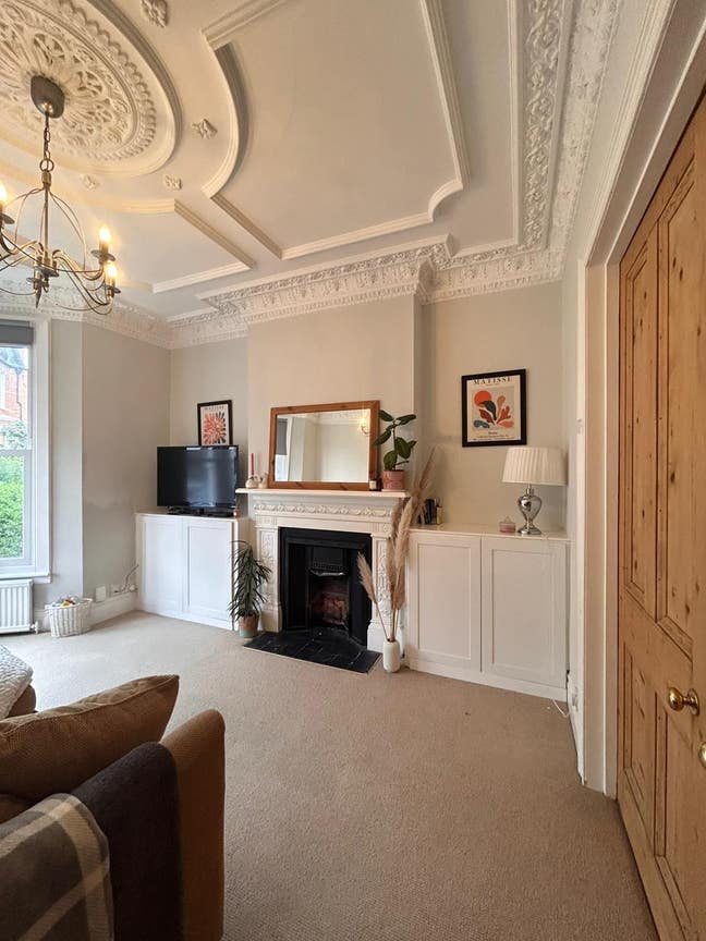 Large Room Available In Sociable Wimbledon House!  Main Photo
