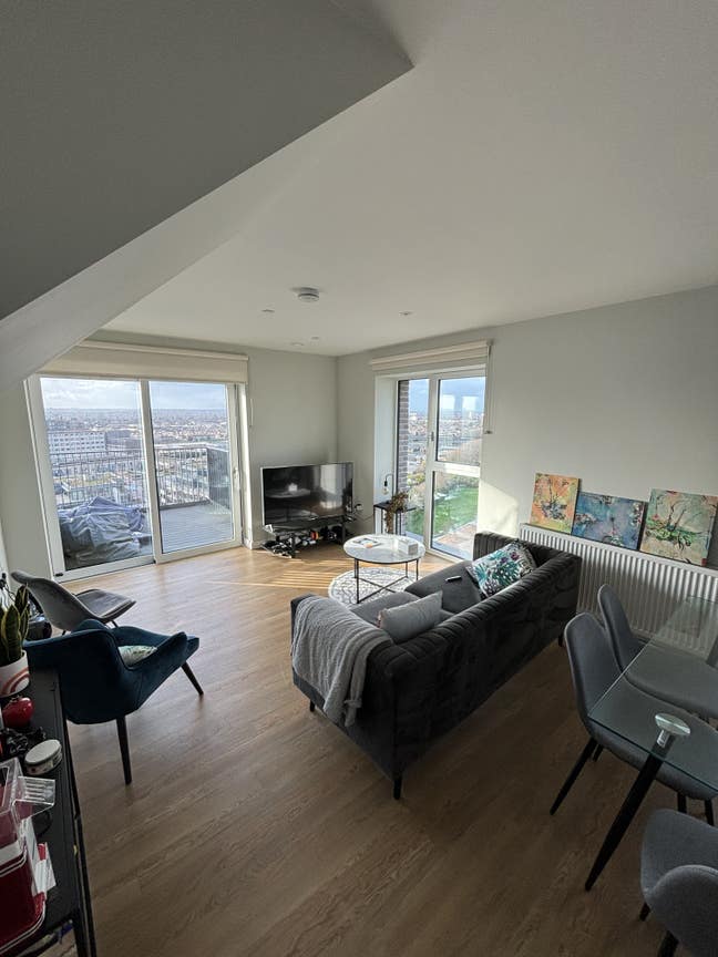 Bright, spacious and modern penthouse with ensuite Main Photo