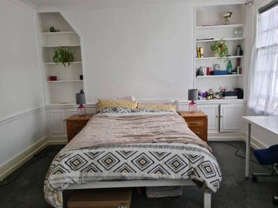 Large, double suuny room Main Photo