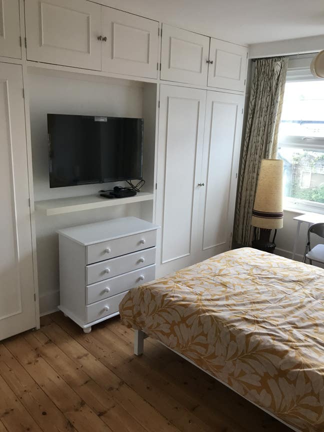 Room in Woodside SE25 with live in landord Main Photo