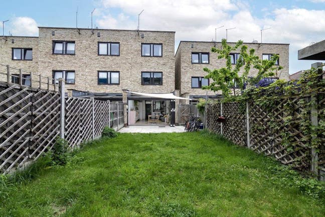 Lower Clapton Townhouse - Couples preferred  Main Photo