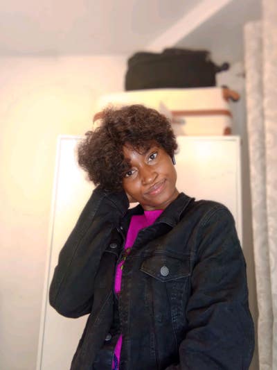 I am a professional female aged 27. I am look... Main Photo