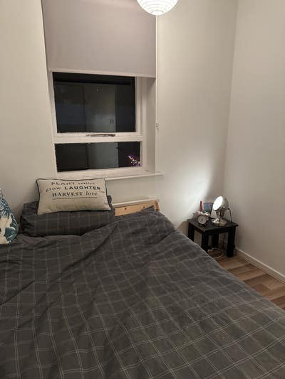 Small double room with built in wardrobe Main Photo