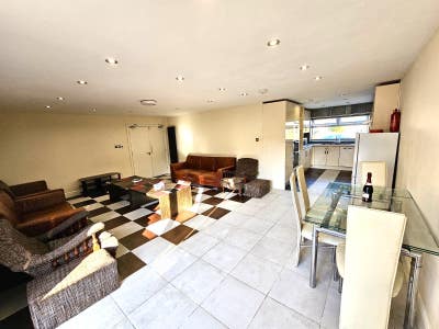 Cozy and Airy Bedroom Main Photo