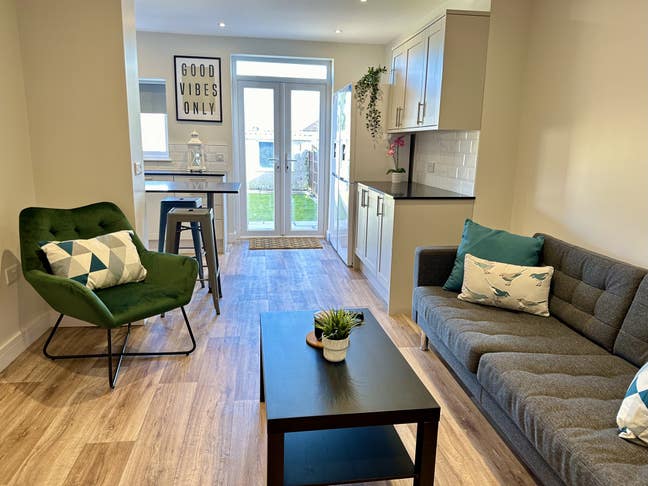 Available Now.  - Luxury House Share 3 Rooms  Main Photo