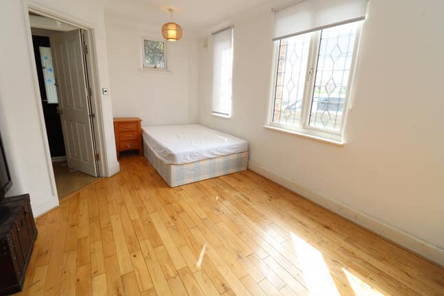 Brand New Rooms with Best Price in Canning Town Main Photo