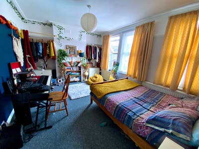 MASSIVE bedroom for sublet 😍 Main Photo