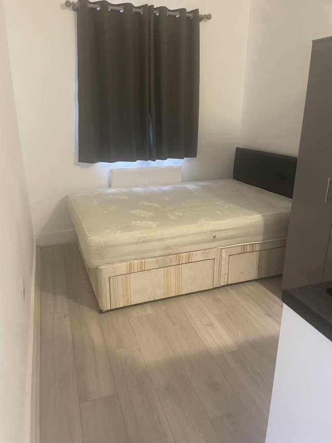 Brand New Studio flat available close to edmonton  Main Photo