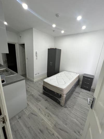 En-Suite rooms available (DSS ONLY) Main Photo