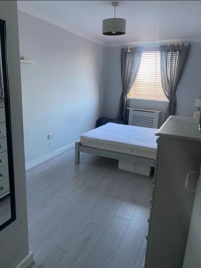 De Beauvoir Large Furnished Double Bedroom  Main Photo