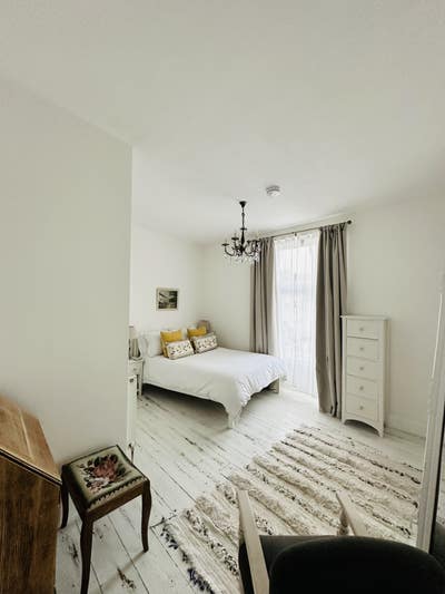 Large double room Main Photo