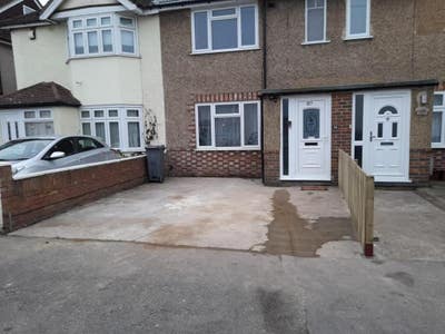 Room in Feltham TW13 near Heathrow  Main Photo