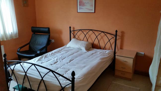 Double room in shared house Main Photo
